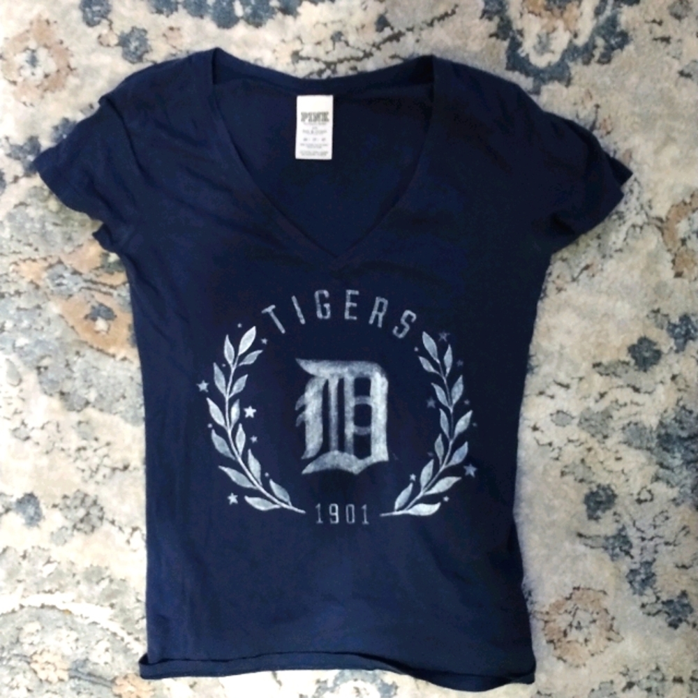 Victoria secret pink shirt Detroit